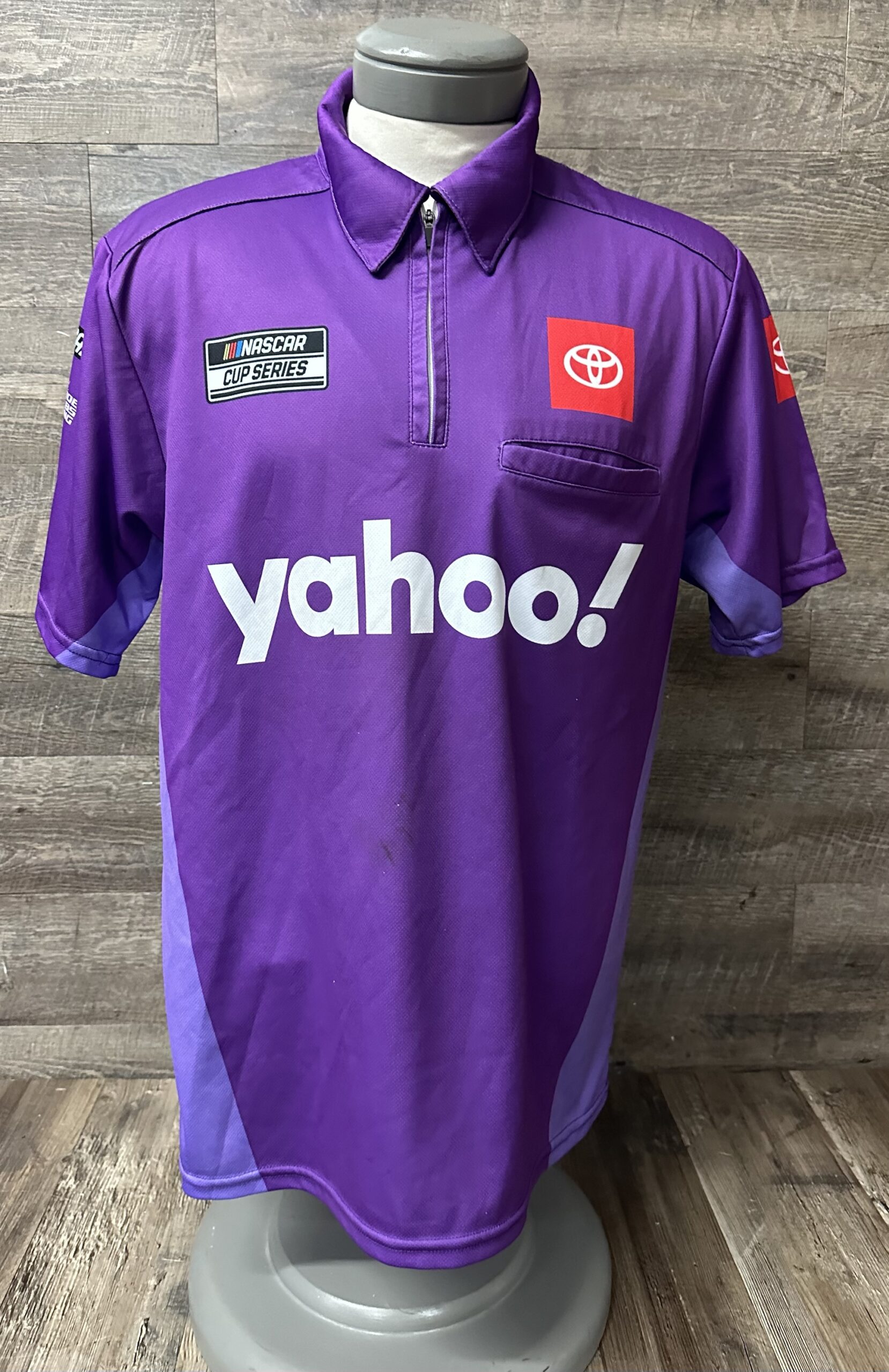 NASCAR 11 Team Issued Yahoo Crew Shirt Joe Gibbs Racing XL The
